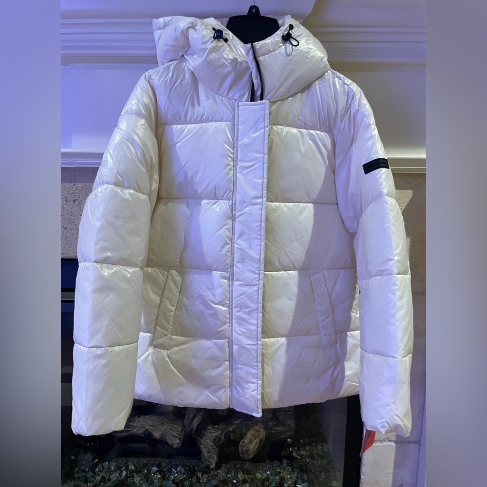 Two BY VINCE CAMUTO ladies puffer jacket